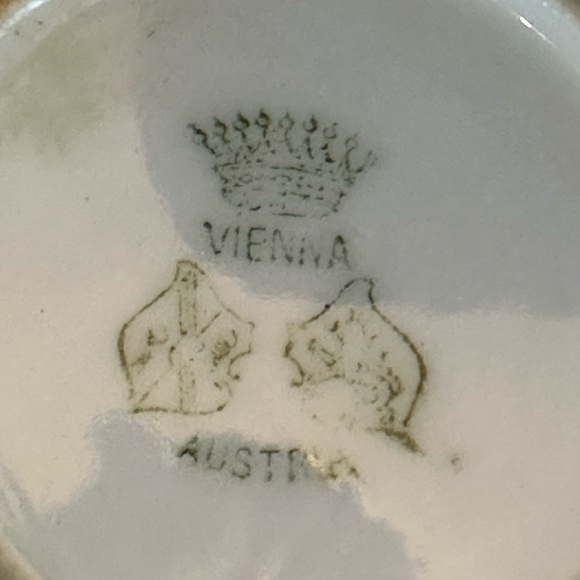 Imperial Crown China hand painted 10” plate - Picture 7 of 8